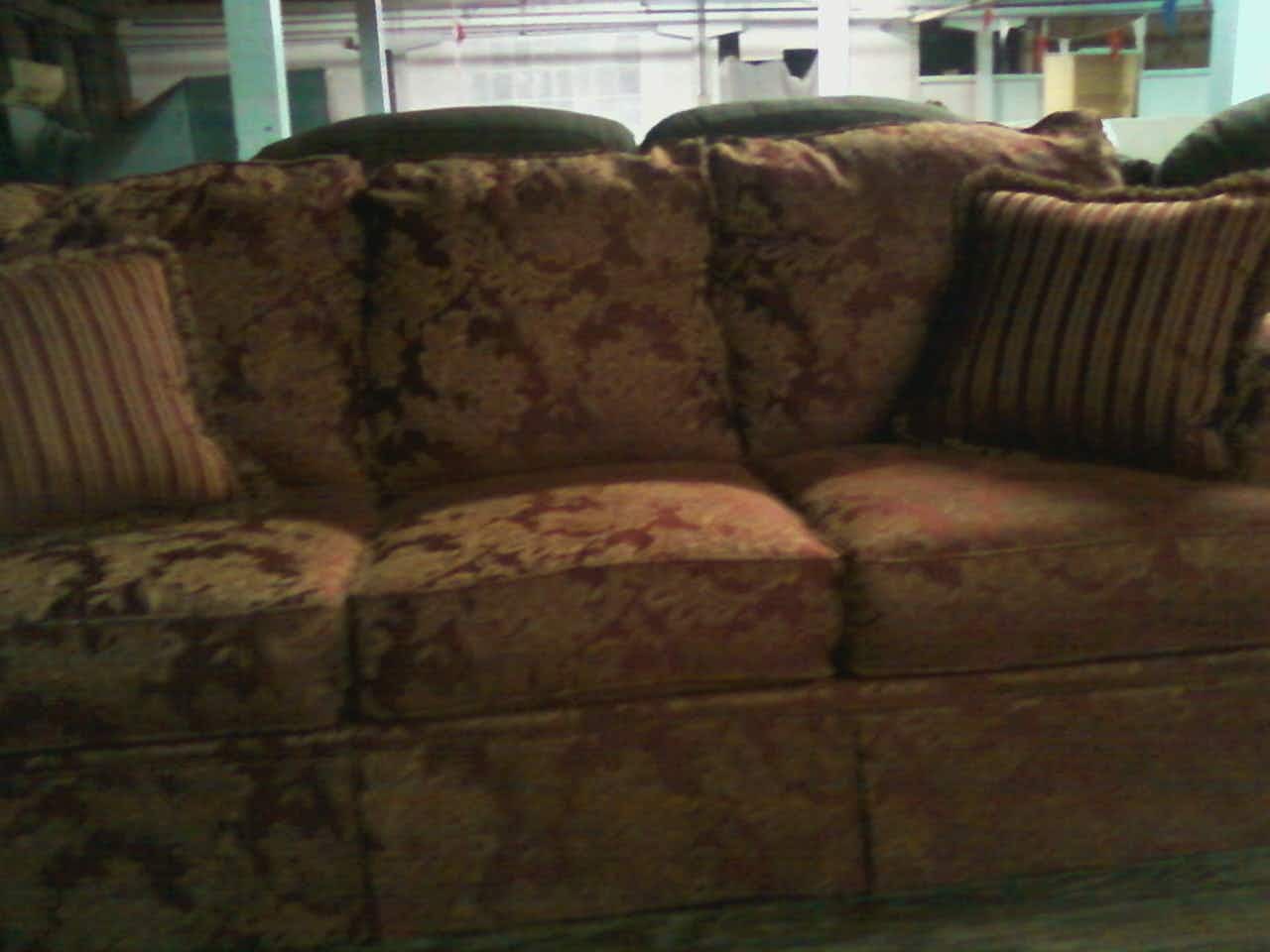 1newcouchred