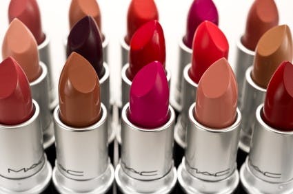 9 Ways to Save on Lipstick