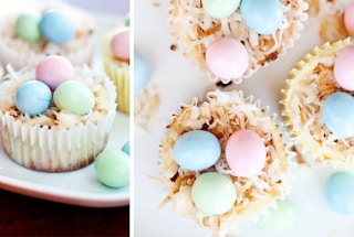 Make mini cheesecake nests.