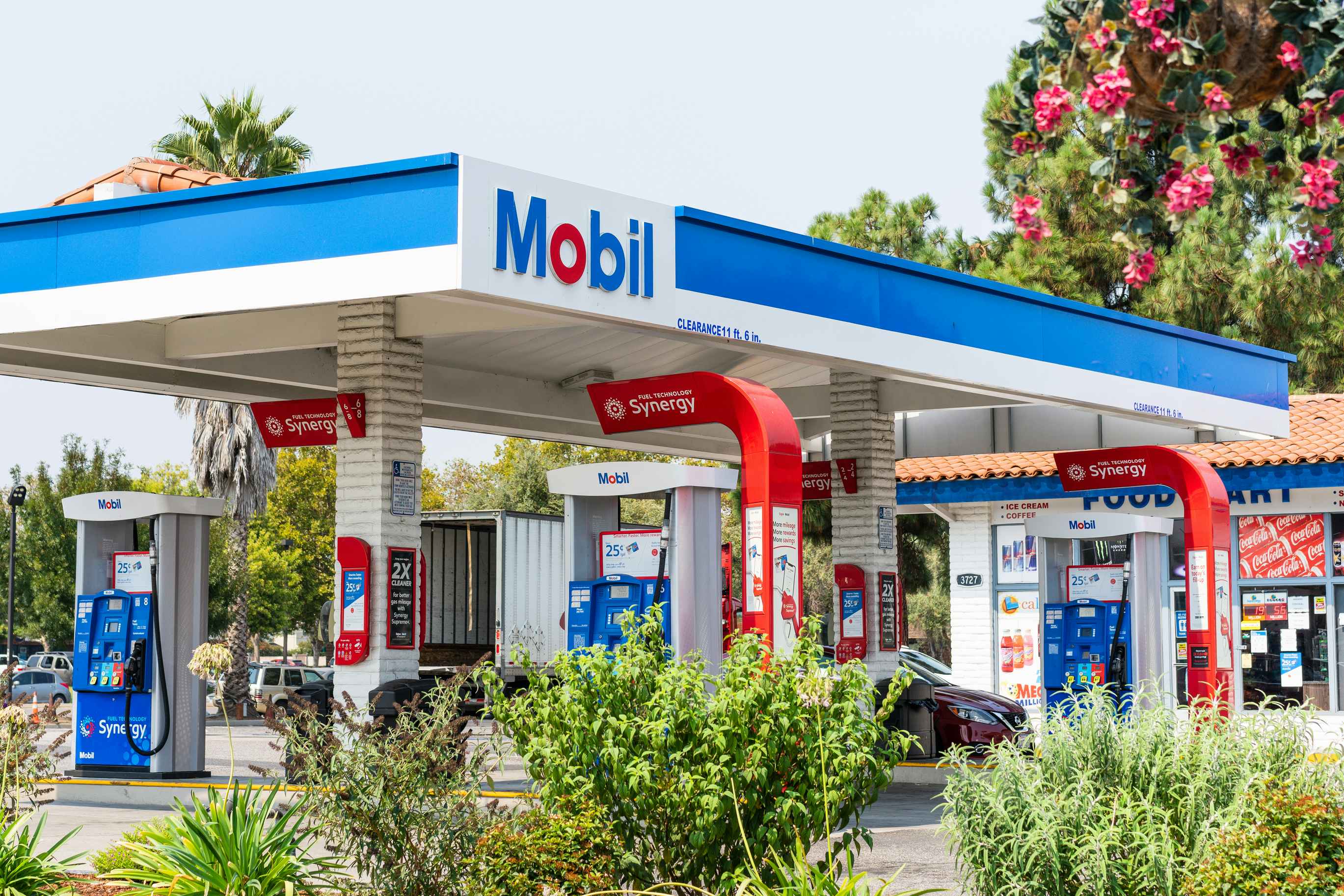 An exterior shot of a Mobil gas staion.