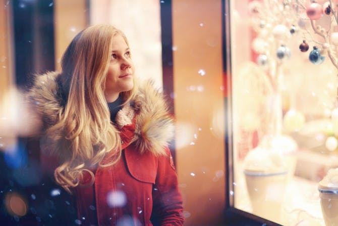9 Tips to Save Funds and De-Stress During the Holidays