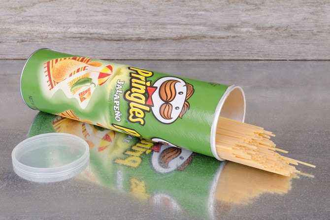 spaghetti in pringles can
