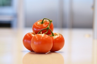 Tomatoes should also be stored at room temp.