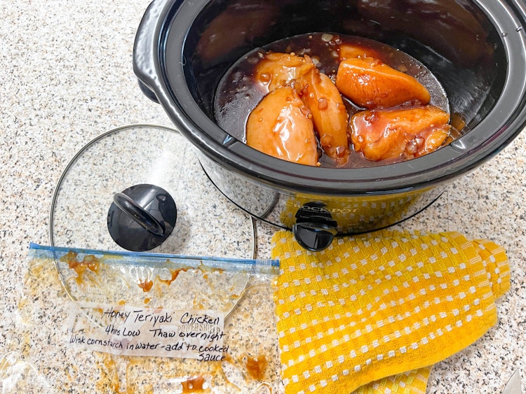 a meal being cooked in a crockpot slow cooker