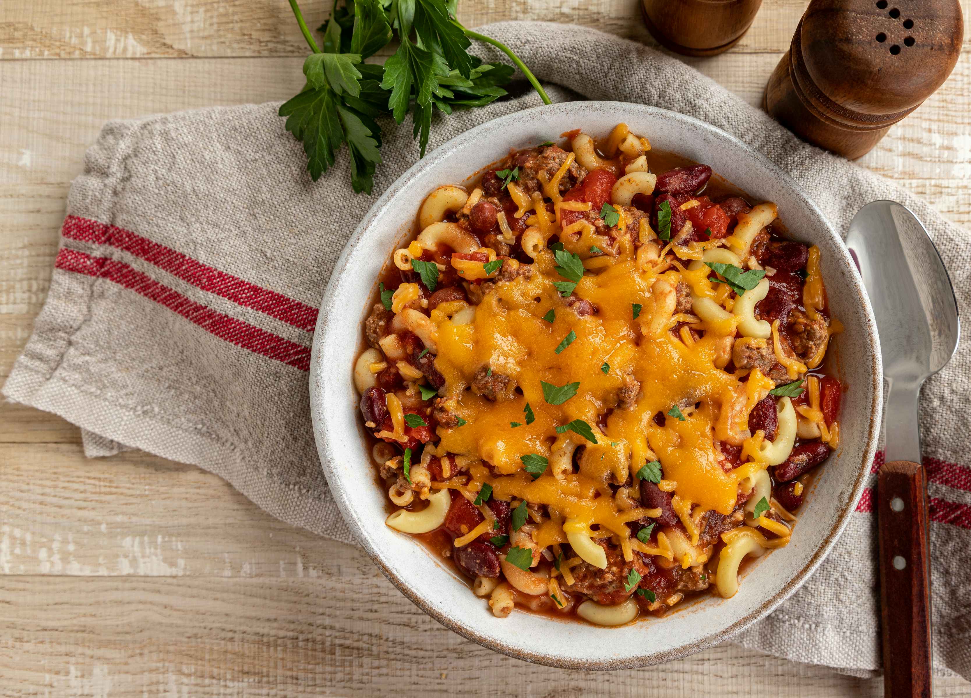 https://prod-cdn-thekrazycouponlady.imgix.net/wp-content/uploads/2015/10/one-pot-recipes-easy-chili-mac-and-cheese-dreamstime-id197674944-1697140173-1697140173.jpg?auto=format&fit=fill&q=25