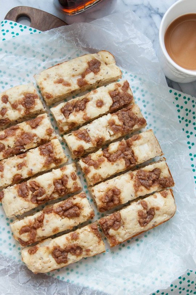 Apple streusel pancake bars