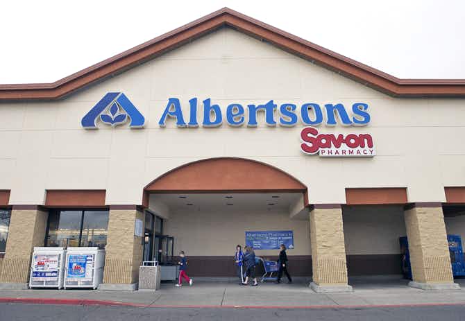 Albertsons storefront with some people walking into the entrance.