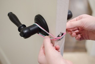 door rubber band 650x434