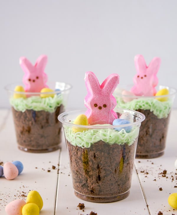 Via A Zesty Bite http://www.azestybite.com/bunny-dirt-cups/