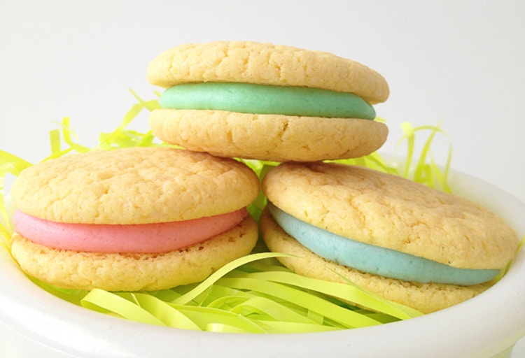 Via http://www.twotwentyone.net/spring-sandwich-cookies/