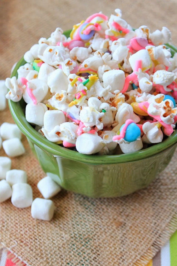 Via http://www.framedfrosting.com/2014/04/bunny-tails-popcorn-mix.html