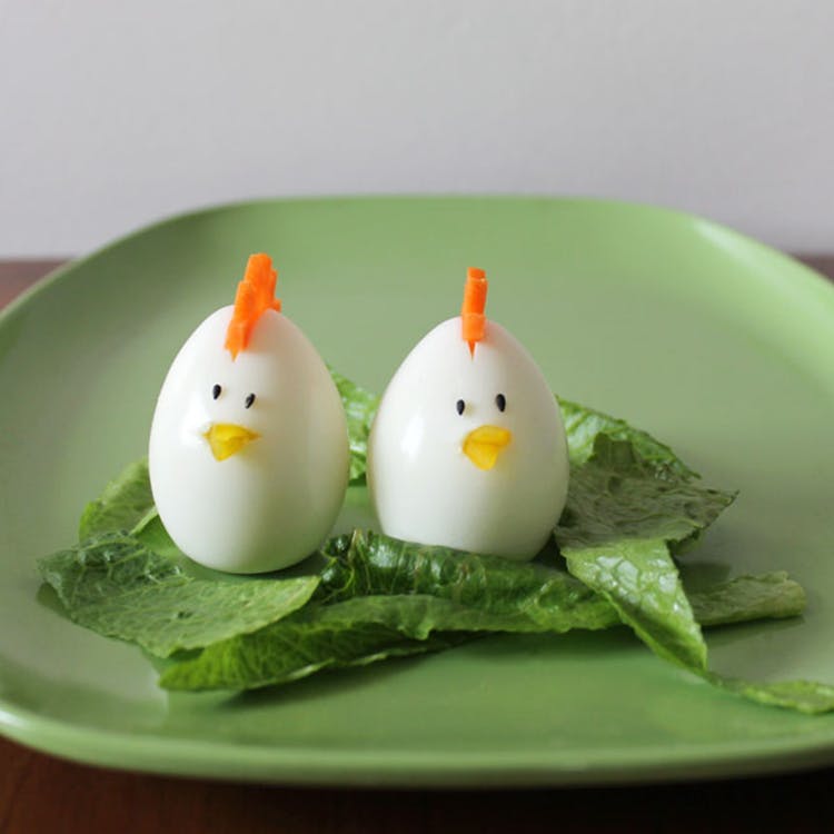 Via Loulou http://www.loulou.to/recipes/appetizers-and-snacks/fun-food-three-ways-to-decorate-a-springtime-or-easter-buffet/