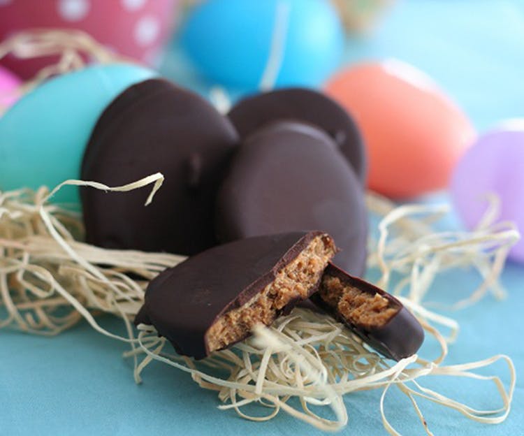 Via http://alldayidreamaboutfood.com/2013/03/peanut-butter-eggs-low-carb-and-gluten-free.html