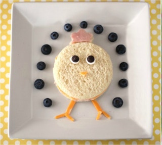 Via http://sweetandlovelycrafts.blogspot.com/2012/03/fun-easter-sandwiches.html
