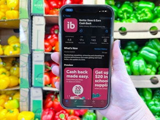 cellphone with the ibotta app