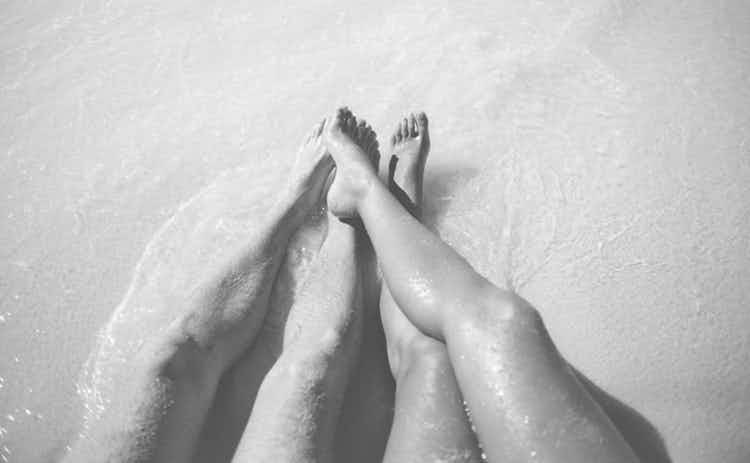 beach-legs-guy-girl