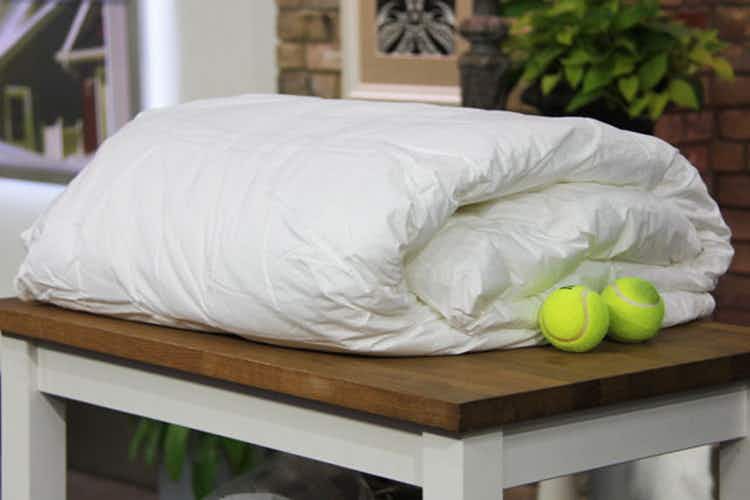 comforter-tennis-balls
