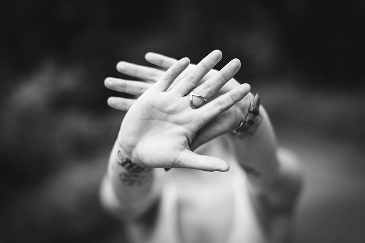 girl-hands-no
