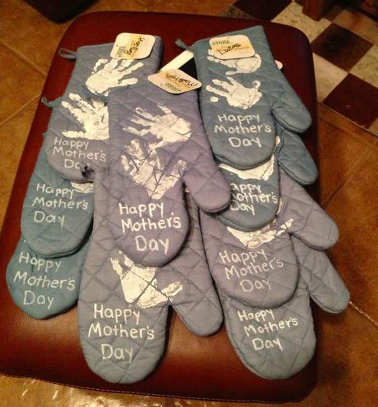 oven mitts with handprints and "Happy Mother's Day" written on them