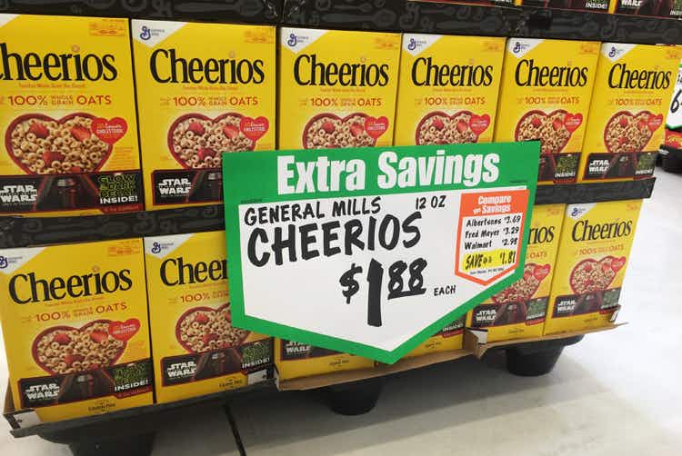 Cheerios cereal with an Extra Savings green price tag in front of them.