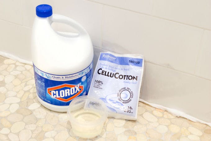 14 Insanely Easy DIY Bathroom Cleaners