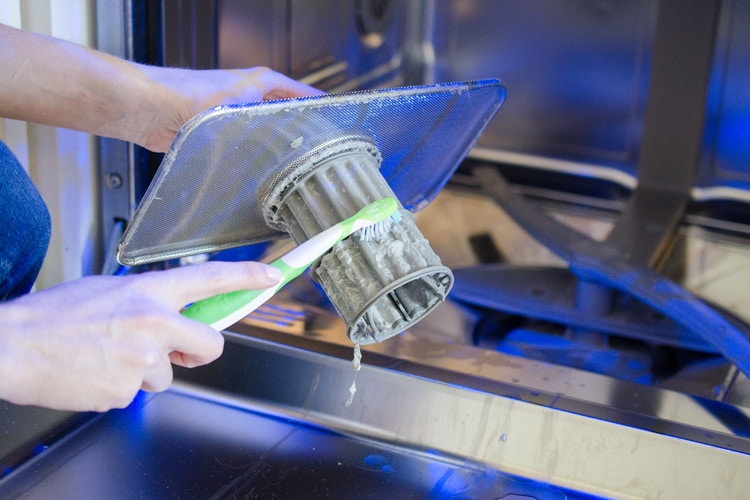 dishwasher-toothbrush-gunk