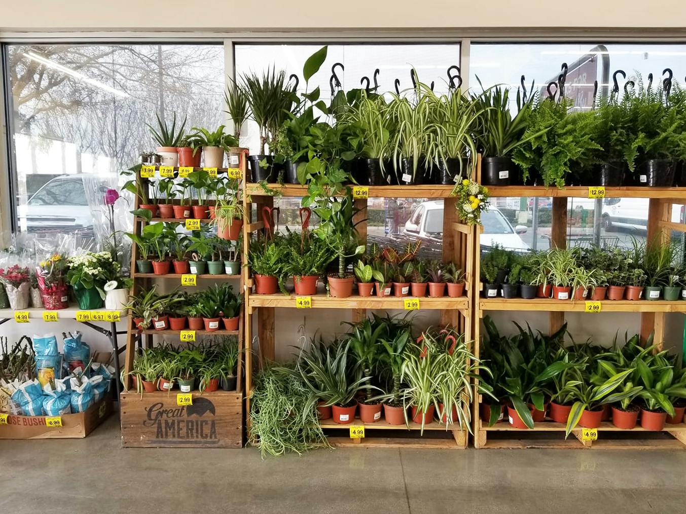 13 Grocery Outlet Store Tips That'll Save You Money Shopping The