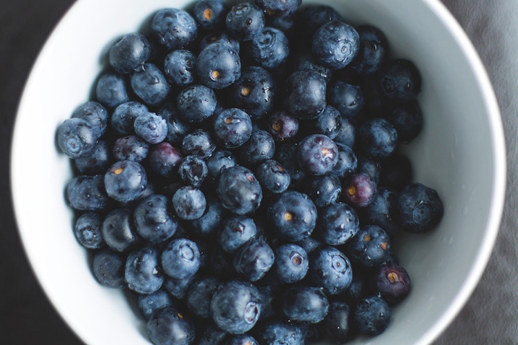 bowl of blueberries