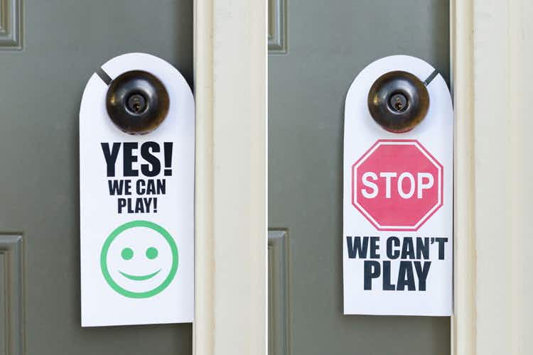 Let neighborhood friends know when your kids are free to play with a door sign.