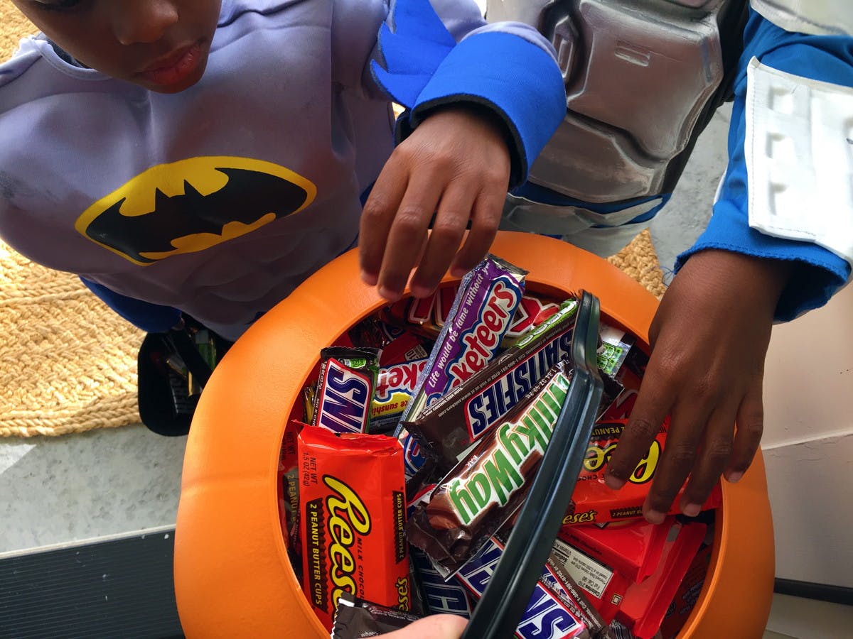 7 Scary Good Ways To Save On Halloween Candy The Krazy Coupon Lady