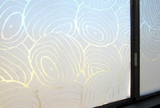  Frost a window with cornstarch and lace.