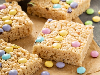 Rice krispies treats with chocolate candy on them.