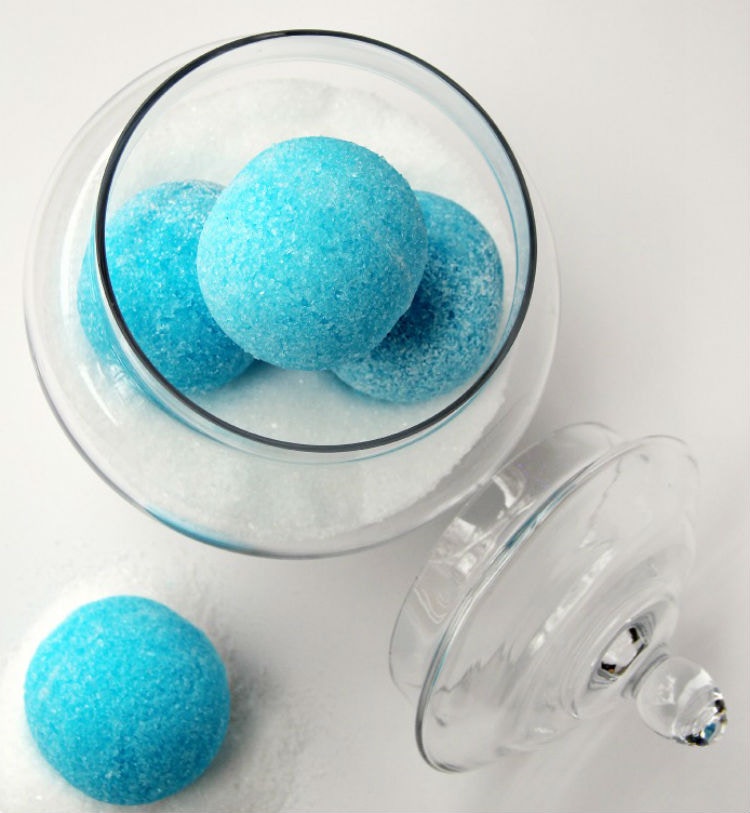 Make peppermint bath bombs.