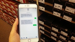 famous-footwear-text-alerts-750x422