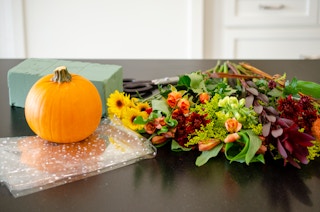 fresh pumpkin flower vase diy supplies 01 1664313170 1664313170