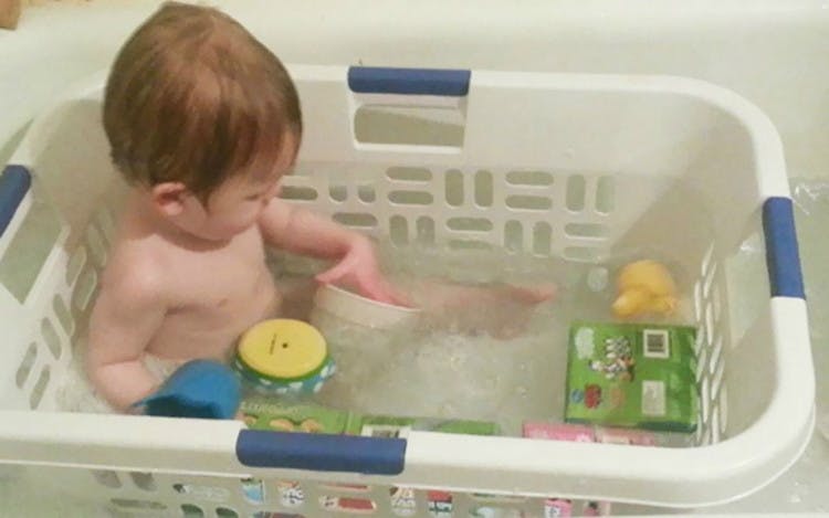 Turn a laundry basket into a baby bath.