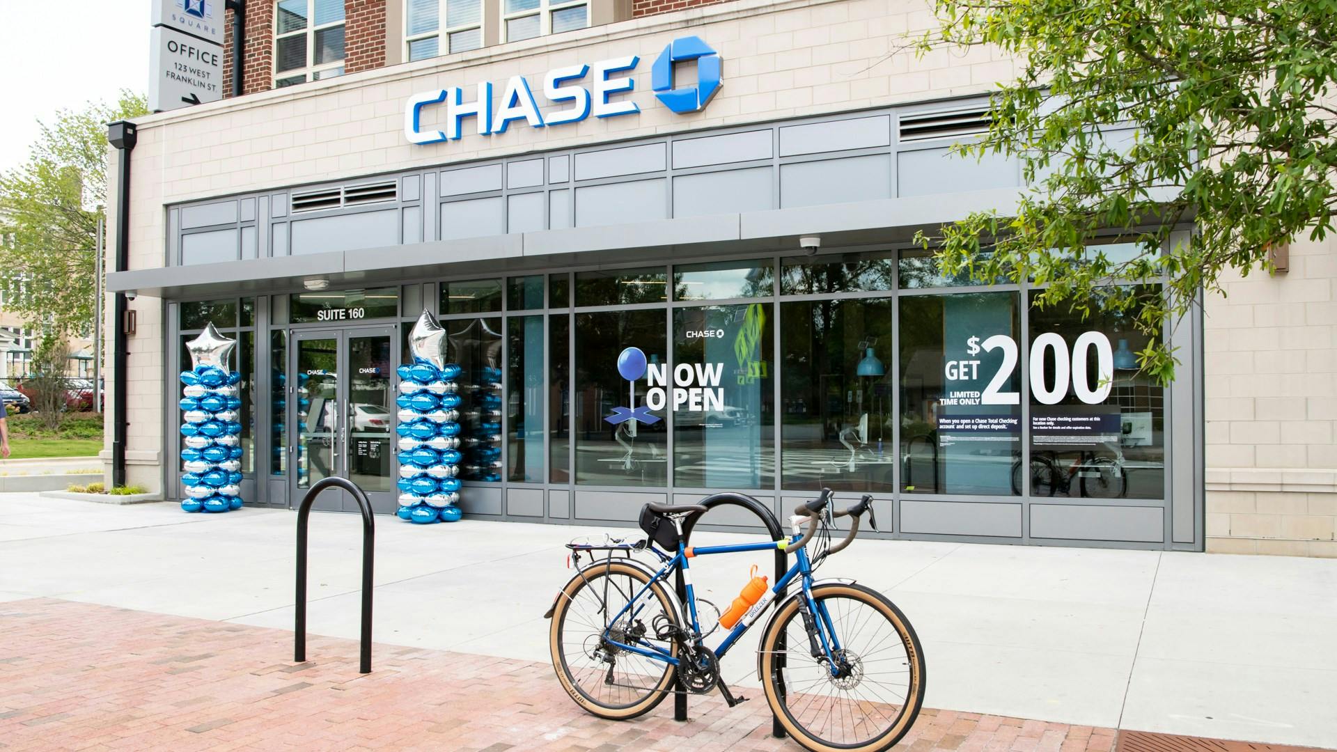 The exterior of a Chase bank location with a bike parked out front.