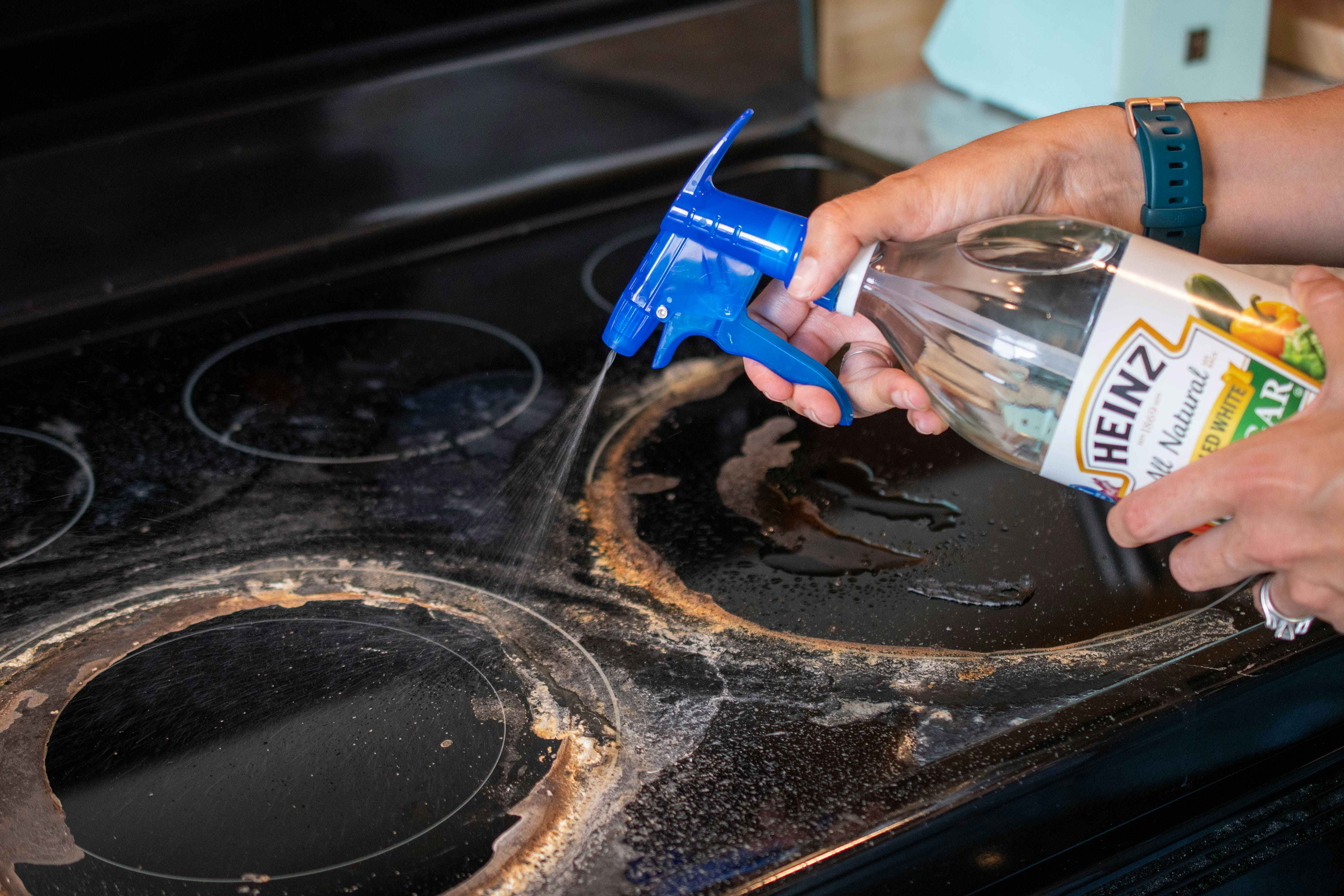 Glasstop stove being cleaned with Vinegar