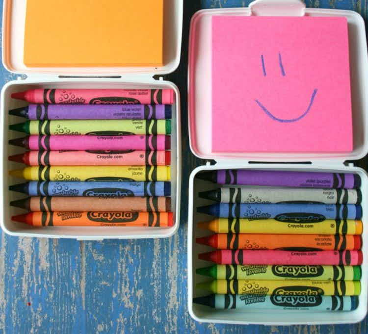 Make a sticky-note coloring case out of a soap or travel first-aid kit container.