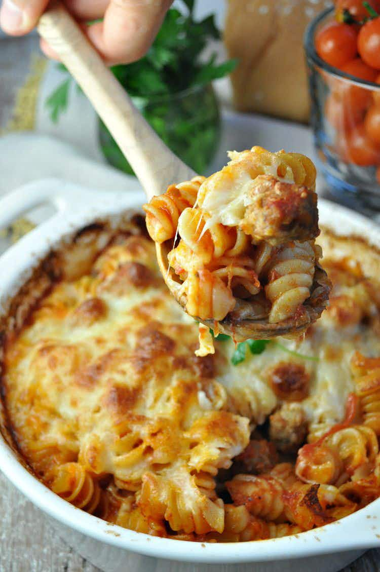 https://prod-cdn-thekrazycouponlady.imgix.net/wp-content/uploads/2017/03/meatball-casserole.jpg?auto=format&fit=fill&q=25