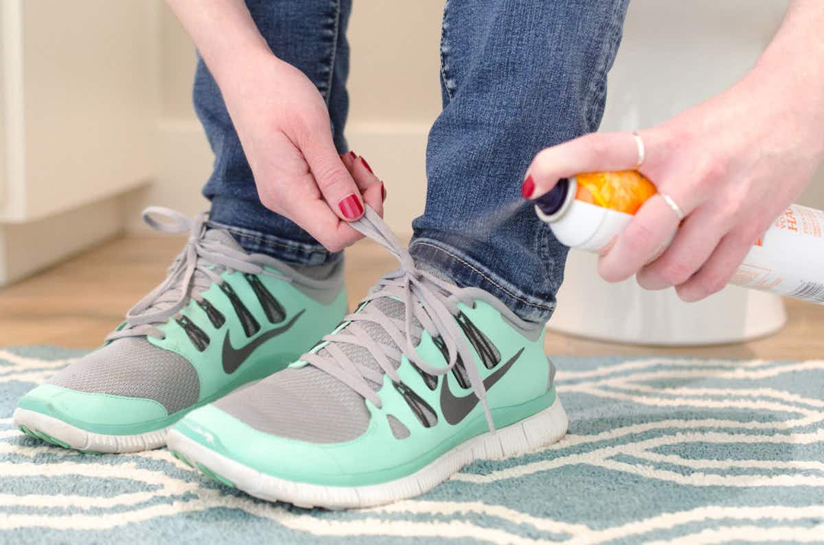 Prevent shoelaces from untying.