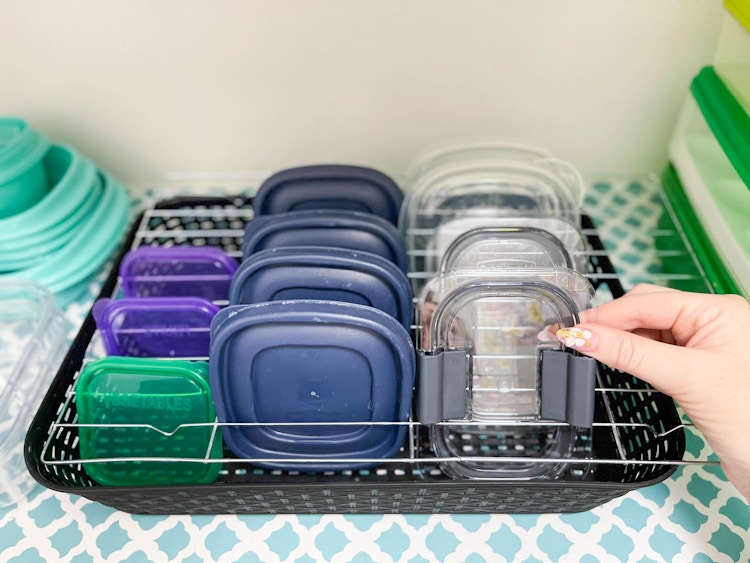How to Organize Kitchen Plastic Containers and Lids: Quick Tips