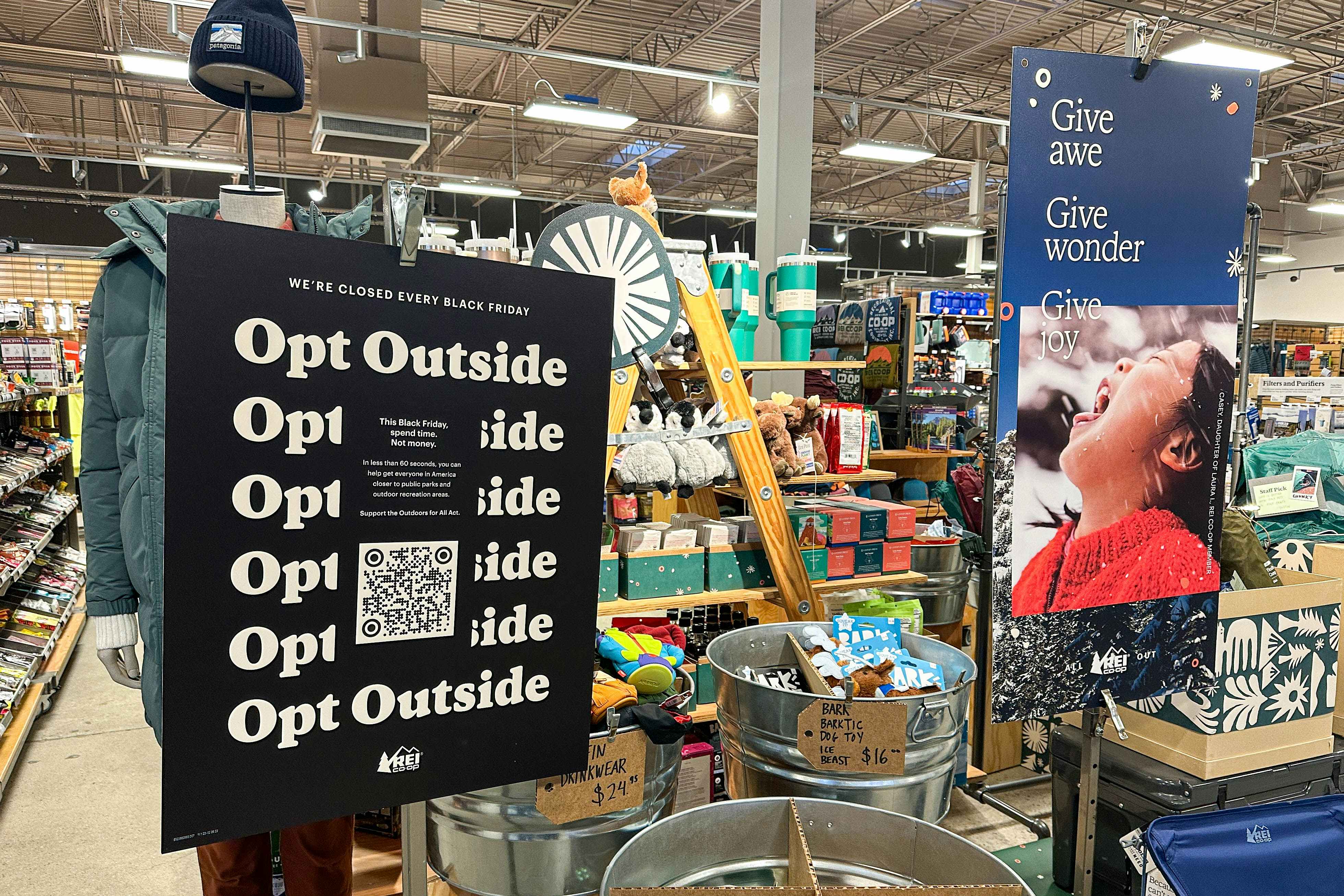 opt outside no black friday sign in rei