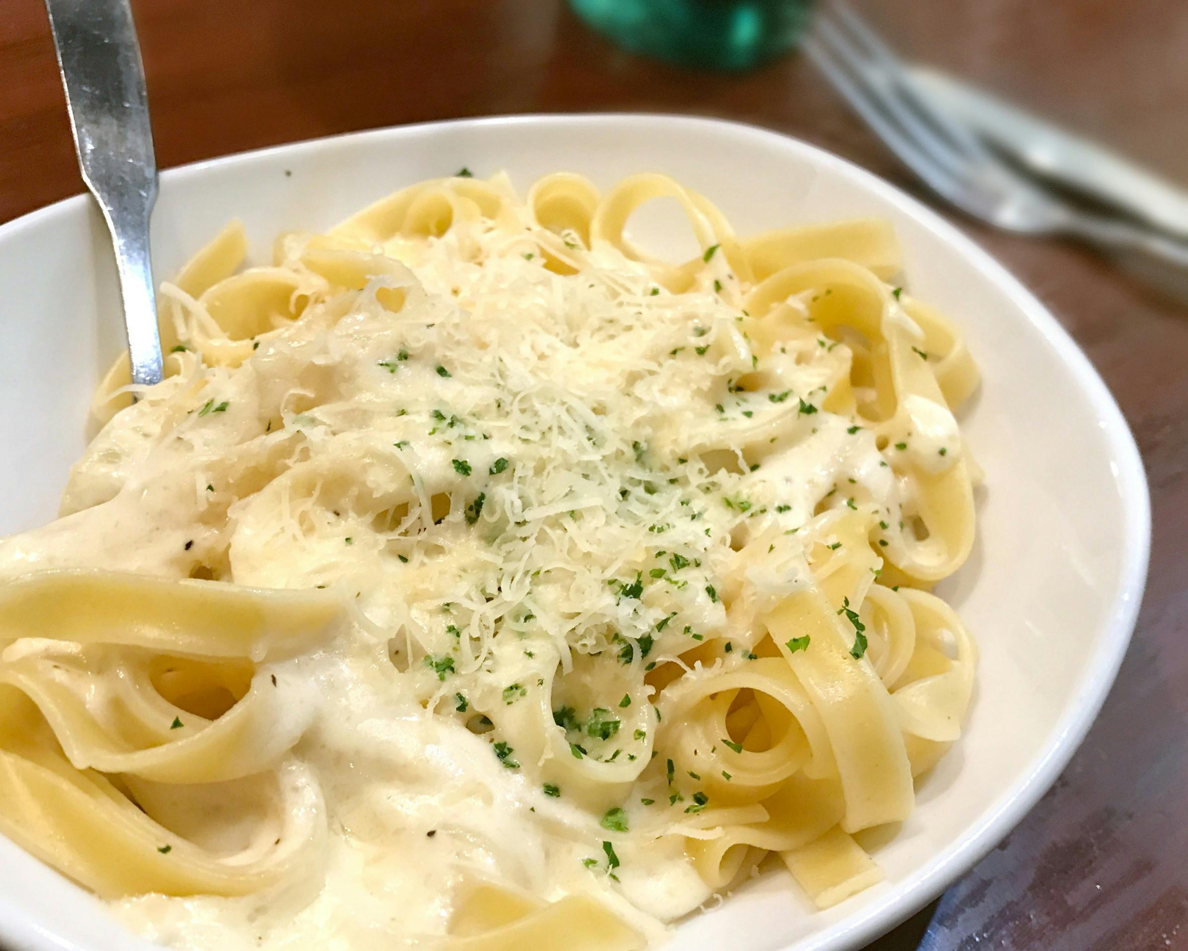 25 Olive Garden Secrets From Your Server That Ll Save You Serious Cash   Olive Garden Bowl Of Pasta 