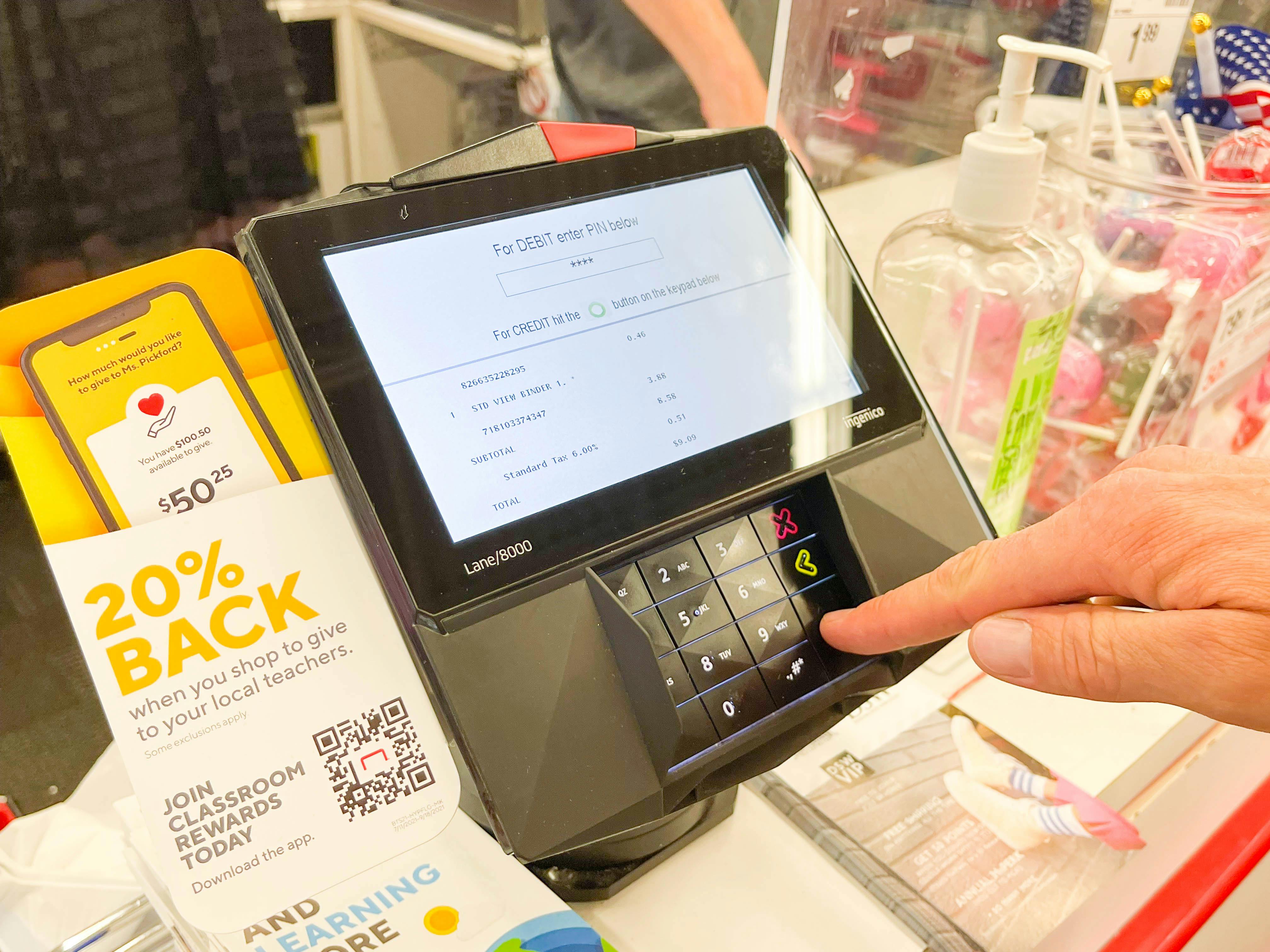 credit card machine at check out of staples