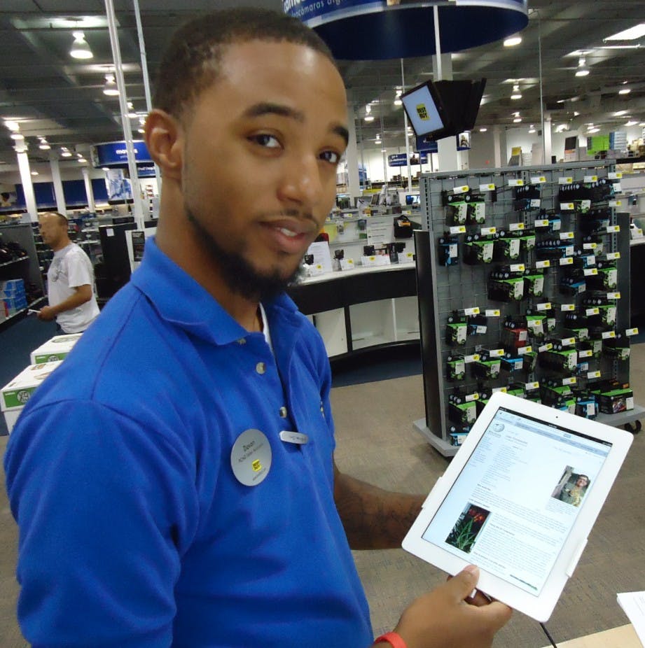 best buy employee hold a post device