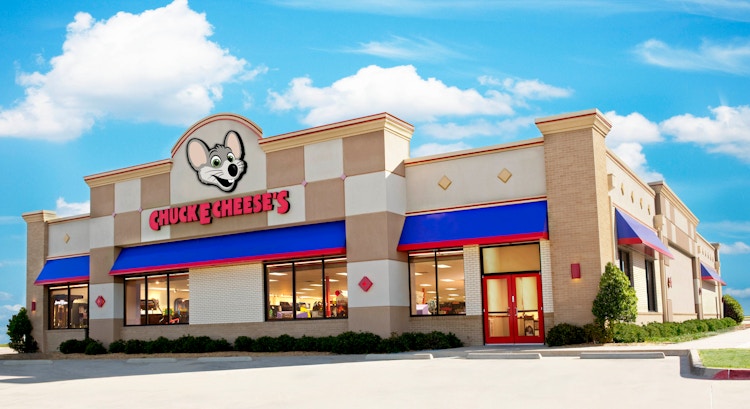 Chuck E. Cheese's restaurant in a parking lot