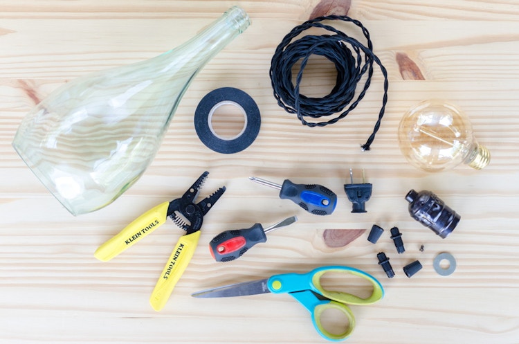 Make your own hanging pendant lamps.