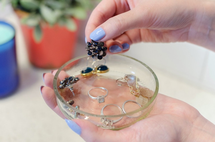1. Turn the bottom of a wine bottle into a jewelry dish.