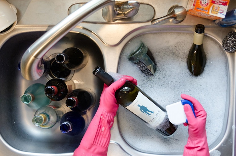 How to remove wine bottle labels